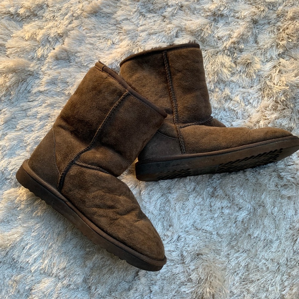 Ugg Women's Classic Short Boots in Chocolate Size 8
